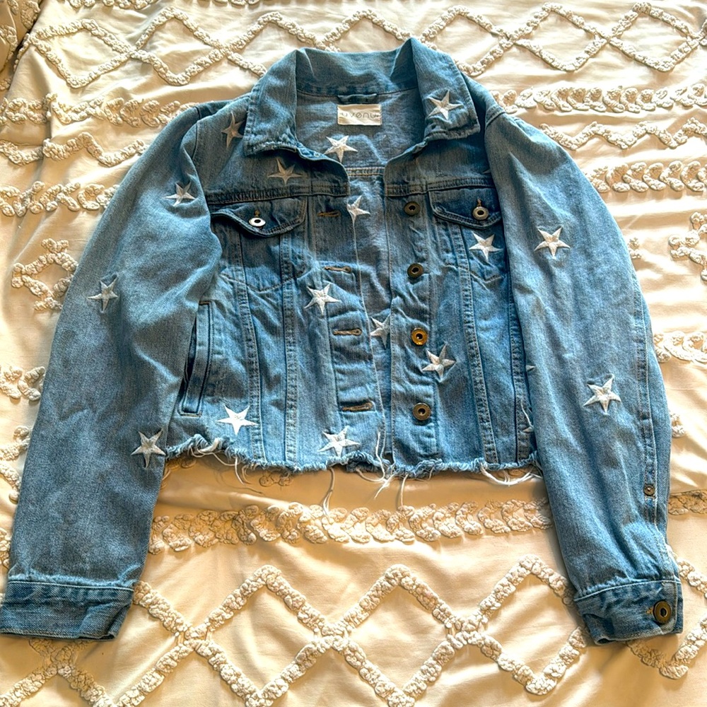 AVENU BRANDO STAR EMBROIDERY DENIM JACKET - ZODIAC - Picture 2 of 6